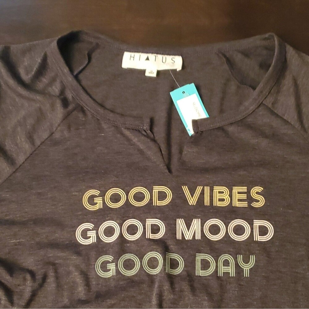 Hiatus Women's Navy Graphic "Good Vibes Good Mood Good Day" Tee Size 1X